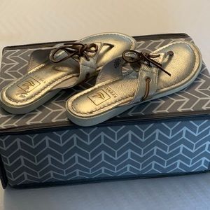 Sperry, Top-Sider, flip flop.